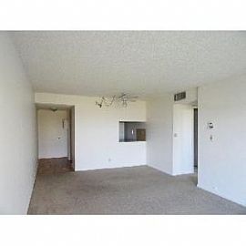 Recently Renovated!! New Paint, Carpet! in West Palm Beach, FL (Photo 3 of 5)