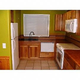 Beautifully Updated Condo! in Parkland, WA