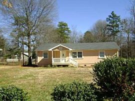 3 Bed, 2 Bath Home Located Seconds Off O in Charlotte, NC
