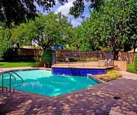 Gated 2bed/2bath in Dallas,Near Shops,Ba in Dallas, TX (Photo 5 of 5)