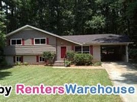 Freshly Renovated 4 Bdr Home in College in Atlanta, GA