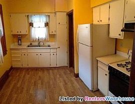 Very Charming 3 Bedroom Single Family Av in Minneapolis, MN (Photo 2 of 5)