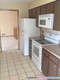 Huge 4 Bed Split-Level Sfh in Burnsville in Burnsville, MN (Photo 4 of 5)