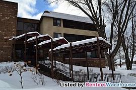 Immaculate 2br/2ba Condo in Edina! in Bloomington, MN