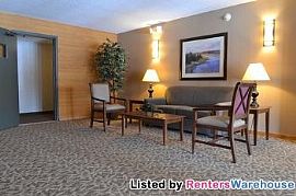 Immaculate 2br/2ba Condo in Edina! in Bloomington, MN (Photo 2 of 5)