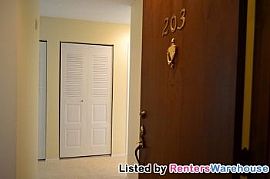 Immaculate 2br/2ba Condo in Edina! in Bloomington, MN (Photo 3 of 5)