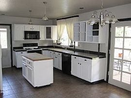 $1750 / 3br - 2014ft - Fenced, Sparkling in Phoenix, AZ (Photo 2 of 5)