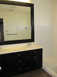 $1750 / 3br - 2014ft - Fenced, Sparkling in Phoenix, AZ (Photo 4 of 5)