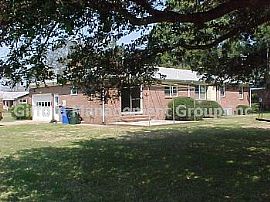 Single Family Rental Home in Norfolk in Norfolk, VA (Photo 3 of 5)