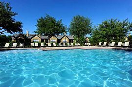 2 Bd/1 Bath New Modern Lighting and Faux-W in Murphy, TX (Photo 4 of 5)