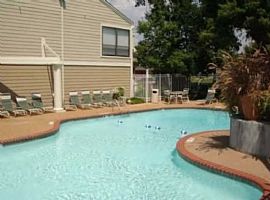 2 Bd/2 Bath Sparkling Pool with Sun Deck in Memphis, TN (Photo 4 of 5)