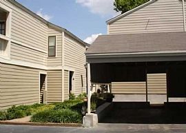 2 Bd/2 Bath Sparkling Pool with Sun Deck in Memphis, TN (Photo 5 of 5)