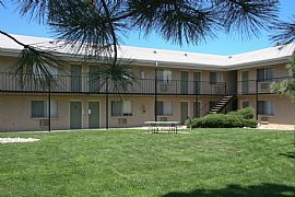 2 Bd/1 Bath One Bed Near Green Mountain, in Denver, CO (Photo 2 of 5)