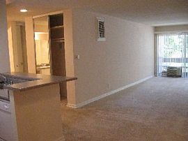 2 Bd/2 Bath Perfect For Roommates! in Los Angeles, CA (Photo 2 of 5)