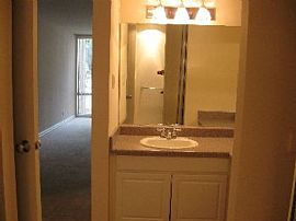 2 Bd/2 Bath Perfect For Roommates! in Los Angeles, CA (Photo 3 of 5)