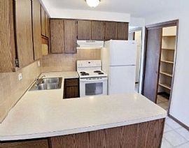 2 Bd/1 Bath Huge 2 Bed, Great Rates, Acc in River Grove, IL (Photo 2 of 5)