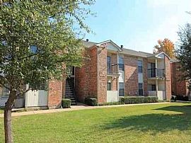 2 Bd/2 Bath Camelot Village Apartments W in Mesquite, TX (Photo 2 of 5)