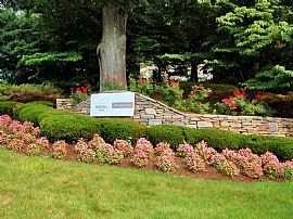 3 Bd/2 Bath 2 Bed 2 Bath with Full Size Wa in Bridgeport, CT (Photo 2 of 5)