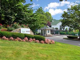 3 Bd/2 Bath 2 Bed 2 Bath with Full Size Wa in Bridgeport, CT (Photo 3 of 5)