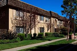 2 Bd/1 Bath Peaceful Paradise with a Spa in Paramount, CA (Photo 2 of 5)