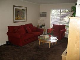 2 Bd/1 Bath One Bedroom with With Privat in Fullerton, CA (Photo 2 of 5)