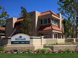 2 Bd/1 Bath 2 Bedroom Near Shopping And in Bellflower, CA