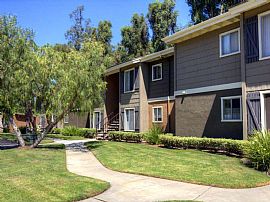 2 Bd/2 Bath Covered Parking, In-Home Was in El Toro, CA (Photo 4 of 5)