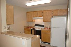 2 Bd/2 Bath Access to I-565 and Mins to Ma in Huntsville, AL (Photo 2 of 5)