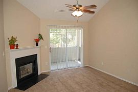 2 Bd/2 Bath Access to I-565 and Mins to Ma in Huntsville, AL (Photo 3 of 5)