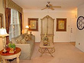 Minutes From Fine Dining, Shopping at Th in Houston, TX (Photo 3 of 5)