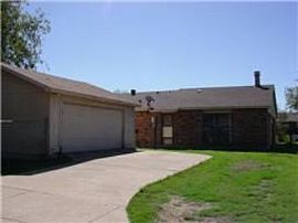 Nice 3 Bedroom Single Story Home in Dallas, TX (Photo 5 of 5)