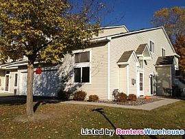 Like New 2bd/2ba End Unit Th in Coon Rap in Coon Rapids, MN