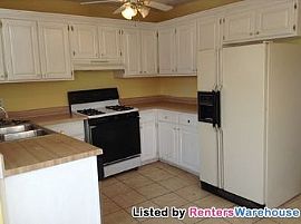Spacious 2 Bedroom Townhome(end Unit) In in Atlanta, GA (Photo 3 of 5)