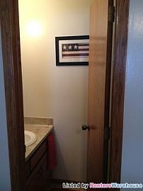 Beautiful 2br $1050 in Quiet Oakdale Are in Landfall Village, MN (Photo 3 of 5)