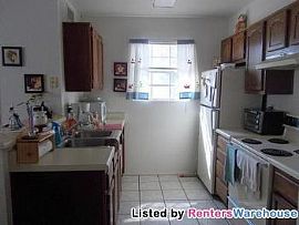 Lovely 2bd Townhome! Great Quiet Communi in Mesa, AZ (Photo 3 of 5)