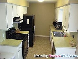 Nice 3 Bedroom Rambler - Fenced Yard - H in Shakopee, MN (Photo 3 of 5)