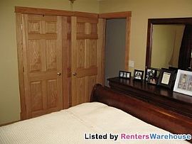 Nice 3 Bedroom Rambler - Fenced Yard - H in Shakopee, MN (Photo 4 of 5)