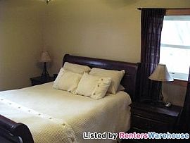 Nice 3 Bedroom Rambler - Fenced Yard - H in Shakopee, MN (Photo 5 of 5)