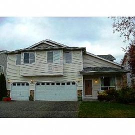 Exquisite Home with 6 Bedrooms Plus Bonu in Puyallup, WA