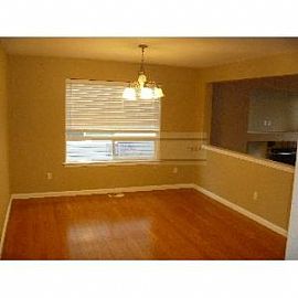 Exquisite Home with 6 Bedrooms Plus Bonu in Puyallup, WA (Photo 4 of 5)