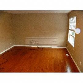 Exquisite Home with 6 Bedrooms Plus Bonu in Puyallup, WA (Photo 5 of 5)