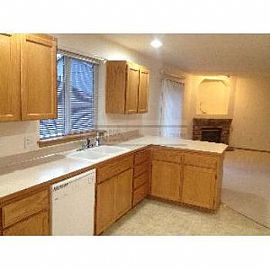 Beautiful Home in Perfect Location! Sout in Puyallup, WA (Photo 4 of 5)