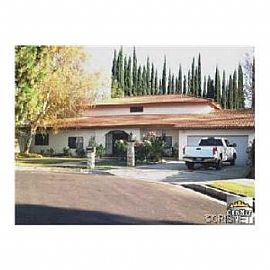 Gorgeous Over 3300 Sqft 4br 3ba Family H in Northridge, CA (Photo 2 of 5)