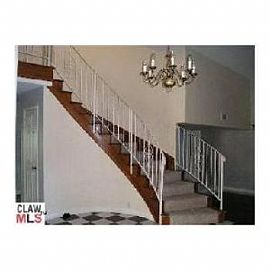 Gorgeous Over 3300 Sqft 4br 3ba Family H in Northridge, CA (Photo 5 of 5)