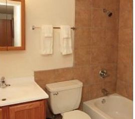 2 Bd/1 Bath Walking Distance to Rtd! in Denver, CO (Photo 3 of 5)