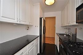 Lovely and Precious 1 Bedroom Apartment Just For You in Long Beach, CA (Photo 2 of 5)