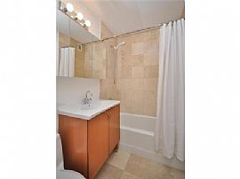 Lovely and Precious 1 Bedroom Apartment Just For You in Long Beach, CA (Photo 3 of 5)
