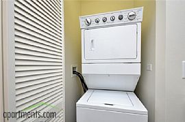 Lovely and Precious 1 Bedroom Apartment Just For You in Long Beach, CA (Photo 5 of 5)