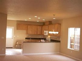 4bed/2.5bath in Ceres, Fenced Yard, 2 Ca in Ceres, CA (Photo 2 of 5)