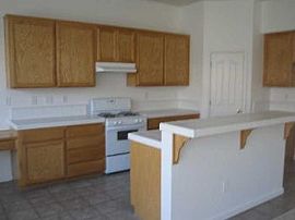 House in Stockton 4 Beds 2 Baths in Stockton, CA (Photo 3 of 5)